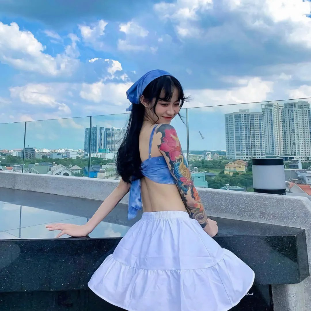 比基尼琼斯和爱的圣殿